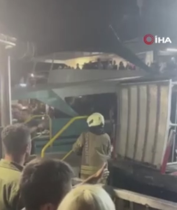 Çarpma etkisiyle yolcular savruldu.