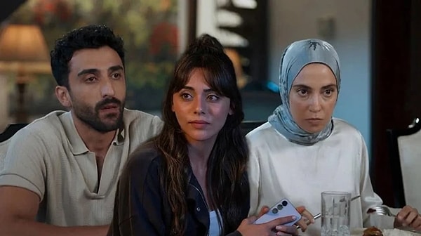 Kızılcık Şerbeti'nin geçtiğimiz hafta yayınlanan bölümüne Doğa ve Firaz'ın yasak aşkı damga vurmuş ve ortalığı ayağa kaldırmıştı.