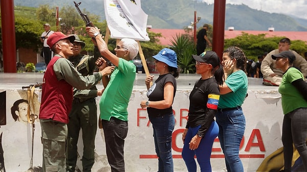 Venezuela hükümeti, Devlet Başkanı Nicolas Maduro’nun ABD Başkanı Donald Trump’a doğrudan diyalog kurulması amacıyla mektup gönderdiğini doğruladı.