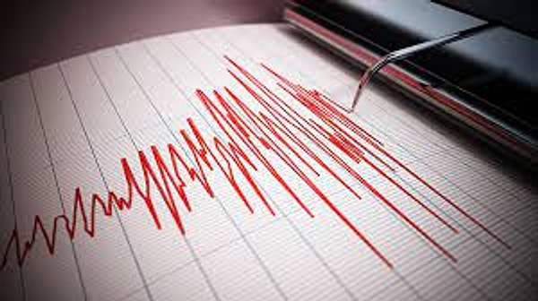 Dün gece 00.05'te 4,9 büyüklüğünde deprem meydana gelmişti.