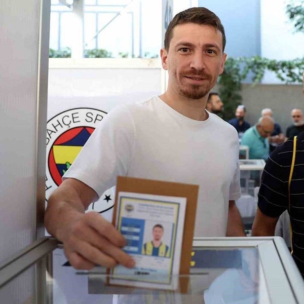 Fenerbahçe Kulübü’nde dün yapılan ve Sadettin Saran’ın kazandığı seçim sonrasında en çok merak edilen konulardan biri de futbolcu Mert Hakan Yandaş’ın nasıl oy kullandığı oldu.