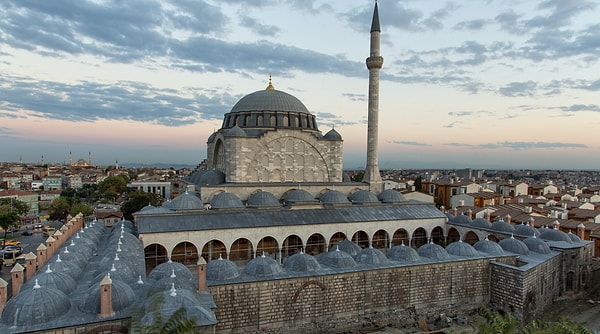 3. Üsküdar Coast and Mihrimah Sultan Mosque — History and tranquillity on the shores of the Bosphorus