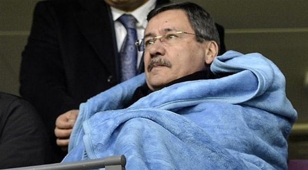 Eski başkan Melih Gökçek operasyonu 8 saat öncesinden duyurdu.