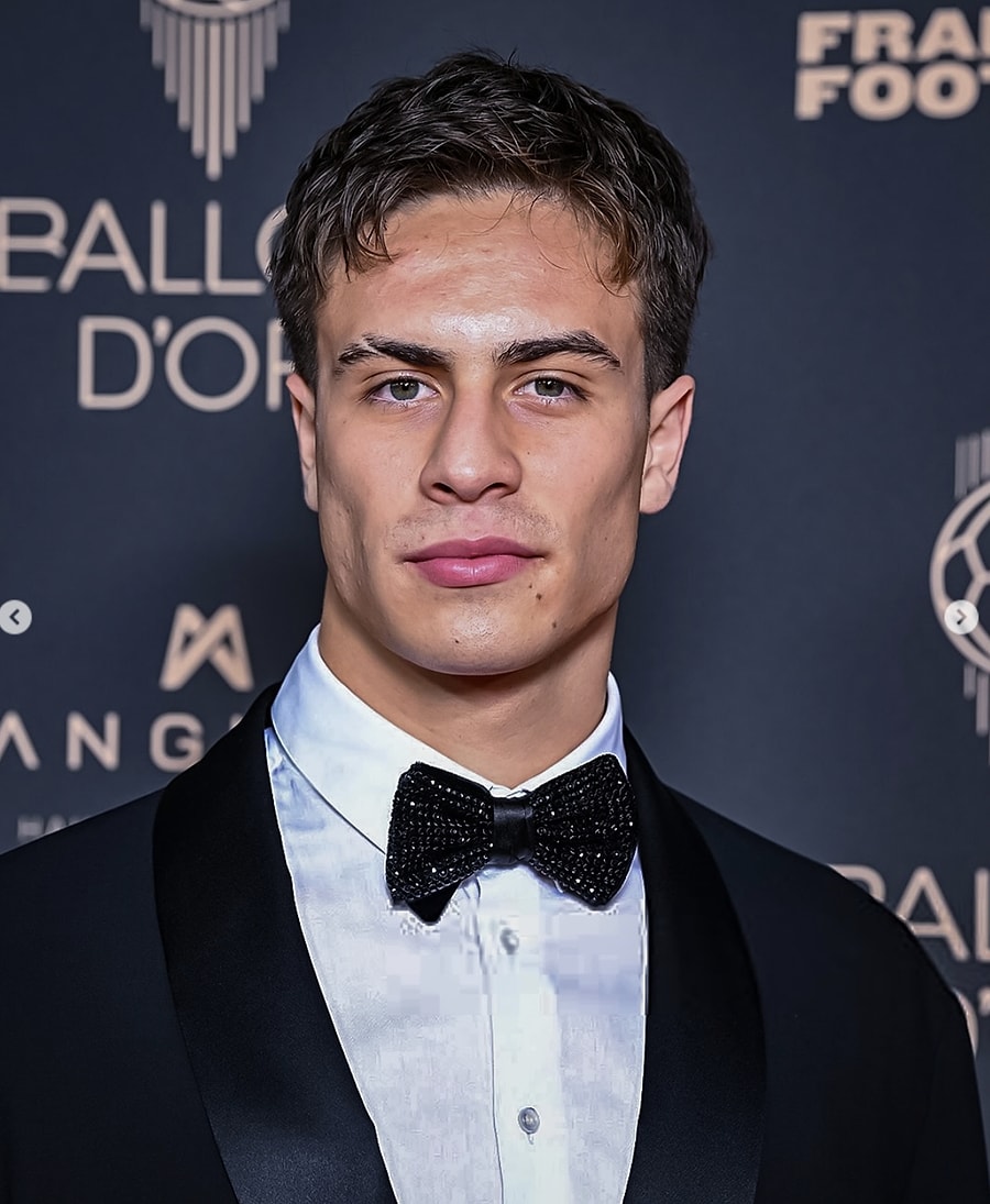 Milli Gururumuz Kenan Y�ld�z'�n Ballon D'or ��kl��� ve �nsan� Afallatan Yak���kl�l��� Ortal��� Aya�a Kald�rd�!