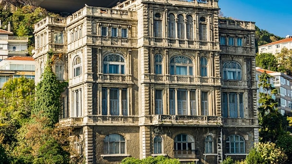 Yapı, yıllardır ihtişamıyla dillerden düşmüyor desek yeridir.