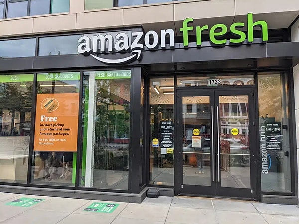 Dünyanın en büyük şirketlerinden Amazon’un pandemi döneminde açtığı kasasız marketler iflas etti.
