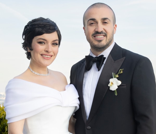 Bu sene evlilikler ve boşanmalar senesi oldu. Aralarında belki de en şaşırtıcı olan ayrılık Ezgi Mola ve Mustafa Aksakallı'nınkiydi.