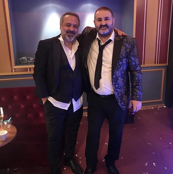 Dizi-film sektörünün tanınan isimlerinden Şafak Sezer, özellikle komedi dünyasının en çok konuşulan oyuncularından biri.