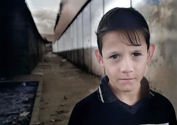 Vehbi Koca’nın objektifi bize sadece fotoğraf sunmuyor; hafıza, empati ve derin bir düşünme daveti sunuyor. Belfast çalışması da bunun en güçlü örneklerinden biri.