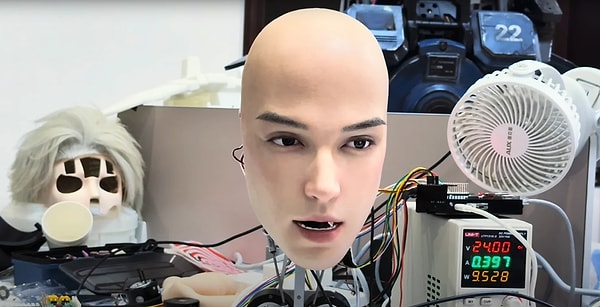 Çin merkezli bir şirket, geliştirdiği insansı robot kafasıyla herkesi şaşkına çevirdi.