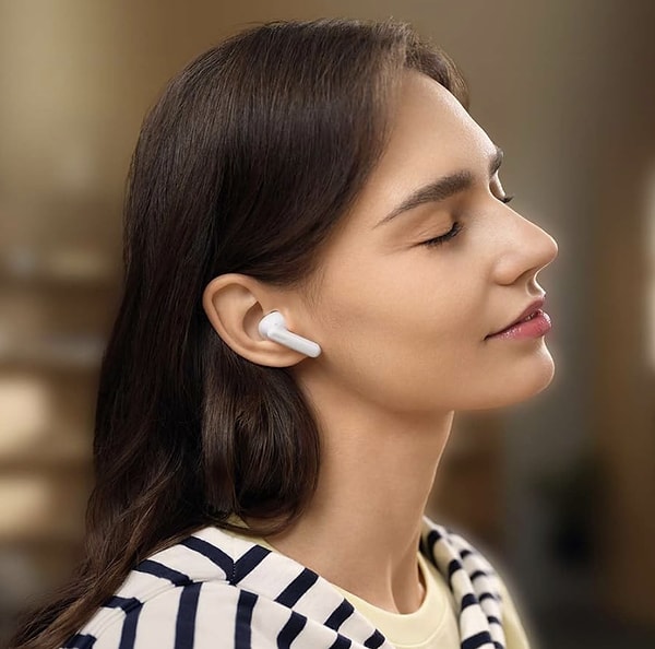 Bugün Amazon’da indirime giren HUAWEI FreeBuds SE 4 ANC, 50 saate varan uzun pil ömrü ve çok modlu aktif gürültü engelleme özelliğiyle yolculuklardan ofis hayatına kadar her an yanınızda olacak.