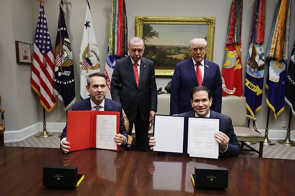 Cumhurbaşkanı Recep Tayyip Erdoğan ile ABD Başkanı Donald Trump arasında Beyaz Saray’da gerçekleştirilen görüşme sırasında Türkiye ve ABD arasında Stratejik Sivil Nükleer İşbirliği Mutabakat Zaptı imzalandı.