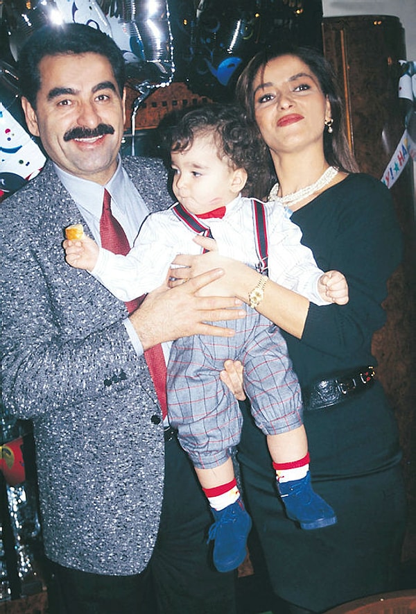 Türk sinemasının sevilen yüzlerinden biri olan Derya Tuna, kariyerinde oyunculuk ve şarkıcılık gibi farklı alanlarda kendini göstermiş bir isim.