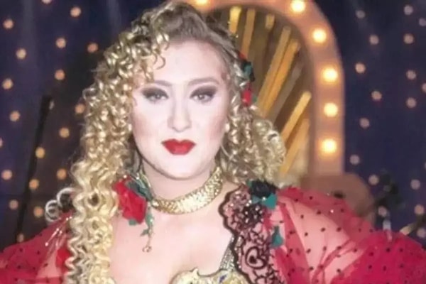 Güllü’nün sahne kariyeri, sadece sesinden değil seçtiği şarkılardaki duygudan da besleniyordu.