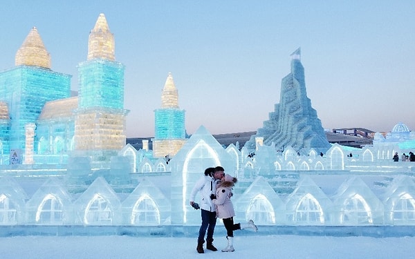 Heilongjiang eyaletinin başkenti olan Harbin, sert kışlarıyla ünlü.