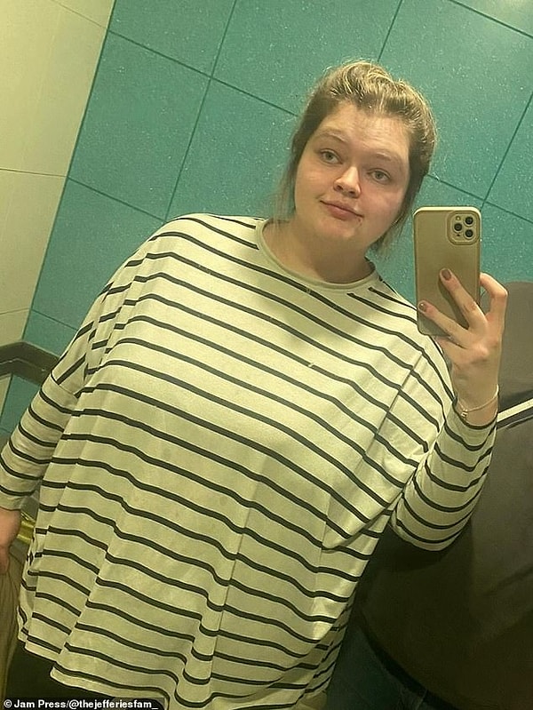 26 yaşındaki Ellie Jeffries, 146 kilodan 69 kiloya düşerek hayatında büyük bir değişime imza attı.
