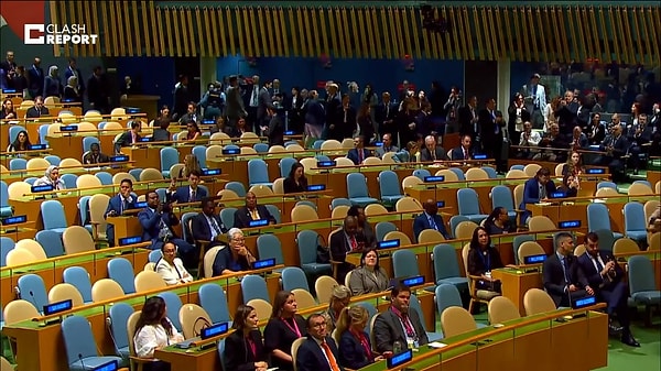 Netanyahu, boş salona konuştu.