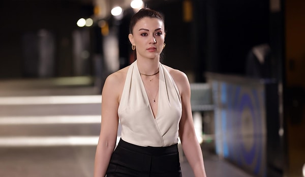 Oyuncu Burcu Özberk, Yılmaz Erdoğan'ın Organize İşler dizisiyle geri dönüşünü duyurmuştu.