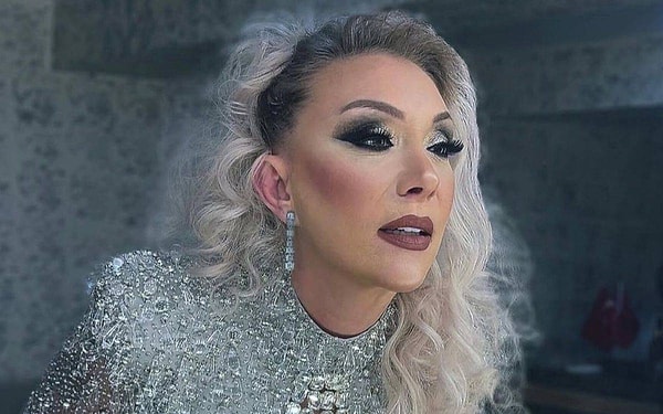 Arabeskin sevilen ismi Güllü, 52 yaşındayken evinin balkonundan düşerek vefat etti.