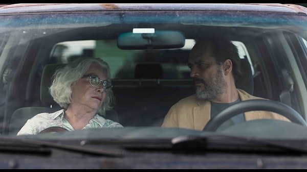 Geceye 8 ödül birden alan ve yönetmenliğini Pelin Esmer'in üstlendiği 'O da Bir Şey mi" filmi damgasını vurdu.