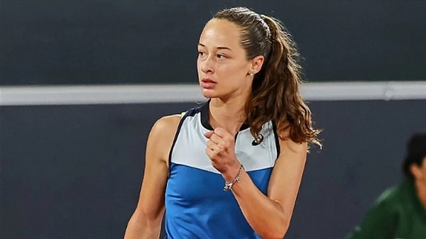 Türk tenisinin son yıllardaki yükselen yıldızlarından Zeynep Sönmez, WTA 1000 Çin Açık turnuvasında 3. tura yükseldi.