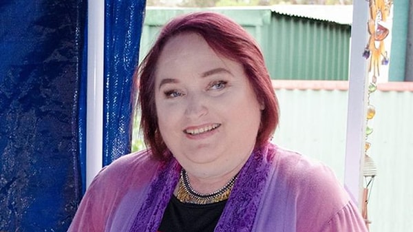 Avustralya’da yaşayan 50 yaşındaki Shirley Potter, yıllar sonra kızlarıyla dışarı çıkmak için hazırlık yapmış, makyaj çantasındaki eski ürünleri kullanmıştı.