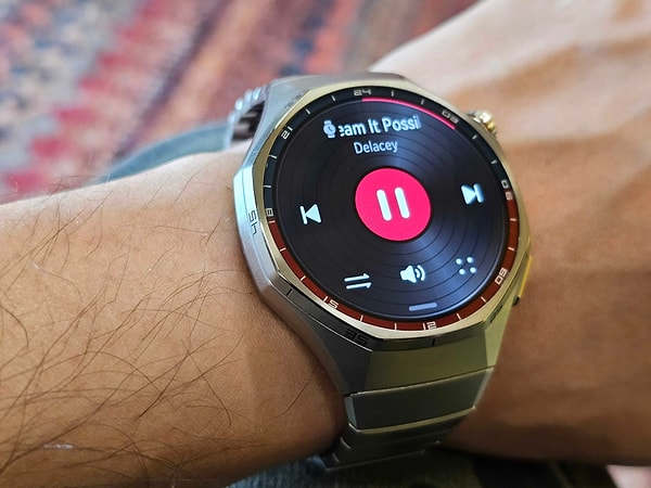 Huawei FreeBuds 7i ile birlikte, spor yaparken telefondan bağımsız müzik keyfi.