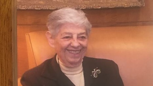 Sylvia, patronlarının yaptığı yatırımları dikkatle izler ve aynı hisse senetlerini kendi adına alırdı.