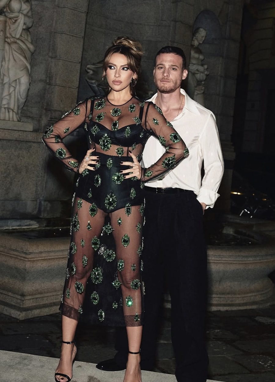 Milano Moda Haftas�'na Beraber Giden Hadise ve Kerem B�rsin'in Kombinleri Beraber Topa Tutuldu!