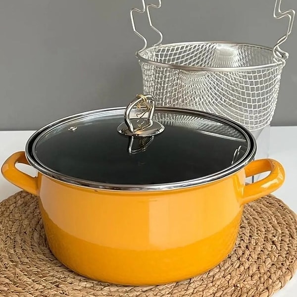 1. Tencere kapaklarındaki o küçük delik