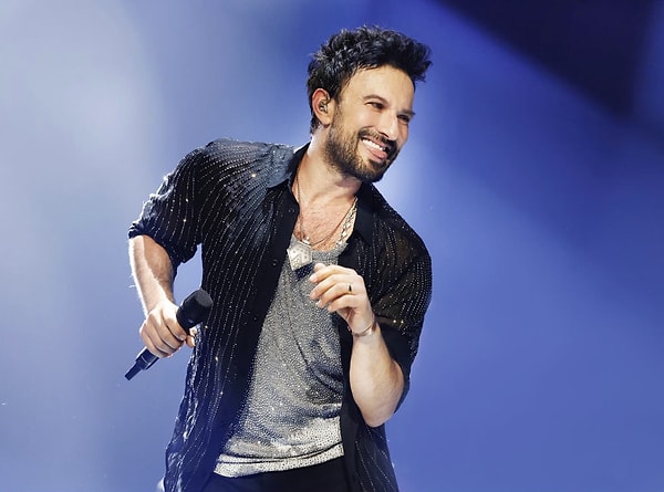 Yaşadığı büyük acıya rağmen yine de konserlerini tamamlamış ve ardından da kabuğuna çekilmişti.