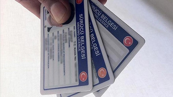 Daha önce eski tip ehliyet yenileme için birçok kez son tarih açıklanmış ancak oluşan talep nedeniyle süreler uzatılmıştı.