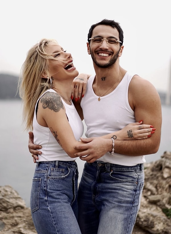 Ekimin ilk günlerinde dansçı ve DJ Melih Kunukçu'yla ilk pozlarını paylaşan İrem Derici'nin gözlerindeki ışıltıyı ta o zaman görmüştük aslında!