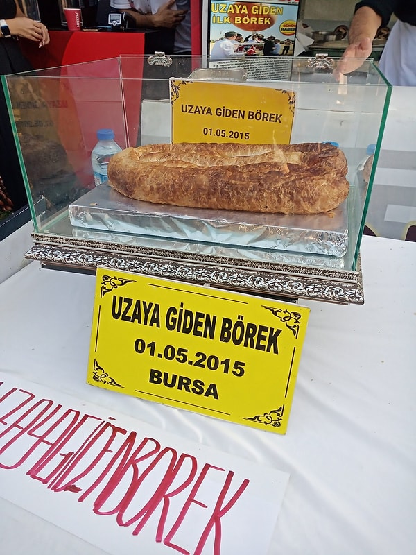 Bizim için küçük insanlık için büyük bir porsiyon.