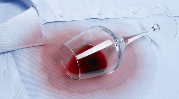 10. Şarap lekesini soda ile kurtarabilirsiniz.