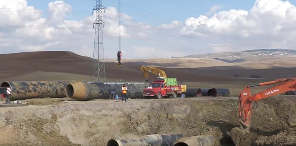 Ankara Su ve Kanalizasyon İdaresi (ASKİ) yaptığı açıklamada, Kesikköprü hattındaki boruların sık sık arızalanması nedeniyle yeni hat çalışması yapıldığı duyurulmuştu.