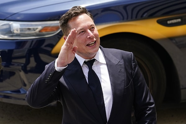 Musk, aynı zamanda 400 milyar dolar servete ulaşan ilk isim olmuştu.