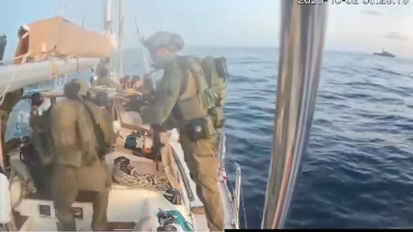 Açlığa mahkum edilen milyonlarca Filistinliye insani yardım ulaştırmak için yola çıkan Küresel Sumud Filosu’na İsrail askerlerinin müdahalesi gerçekleşti.
