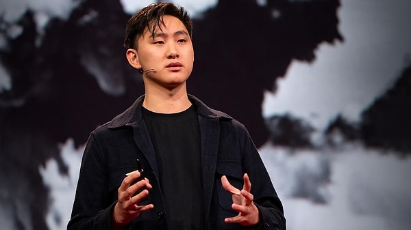 Bu ay katıldığı bir podcast programında konuşan Wang, Microsoft ve Google gibi dev şirketlerde yazılımın önemli bir kısmının artık yapay zekâ tarafından yazıldığını hatırlatarak, bu değişimin yazılım dünyasında devrim niteliğinde olduğunu vurguladı.