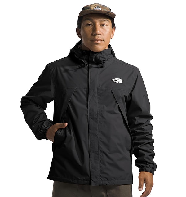 Sonbahar dolabının olmazsa olmazlarından biri kesinlikle The North Face Erkek Antora Ceket.