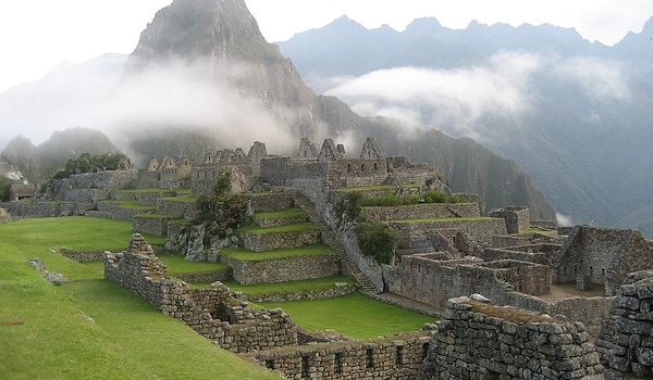 8. Machu Picchu’yu hangi eski medeniyet inşaa etmiştir?