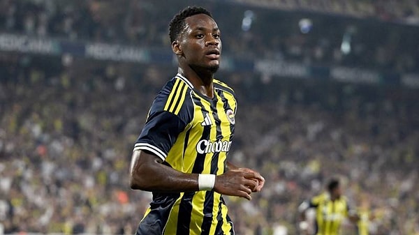 Jhon Duran yüklü bir miktar karşılığında Fenerbahçe'ye transfer oldu.