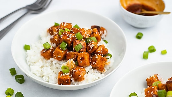 1. Baharatlı Tofu ve Brokoli