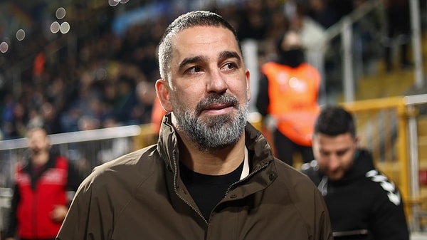 Arda Turan, uluslararası kamuoyuna seslenerek "savaşlar son bulsun" dedi.
