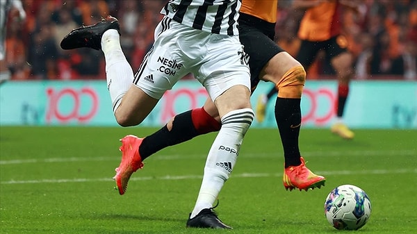 Derbi öncsi iki takımda da forvetlerin durumu merak ediliyor.