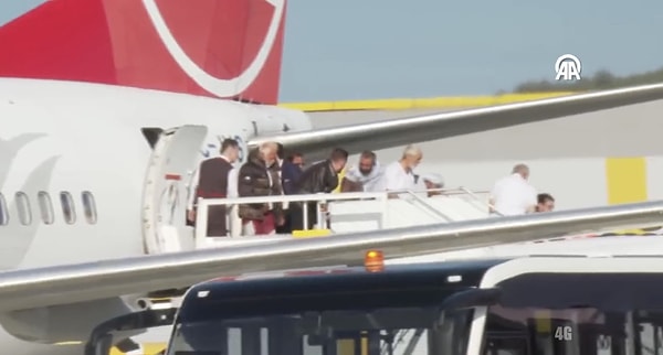 İsrail'in alıkoyduğu 36 Türk vatandaşı İstanbul'a getirildi.