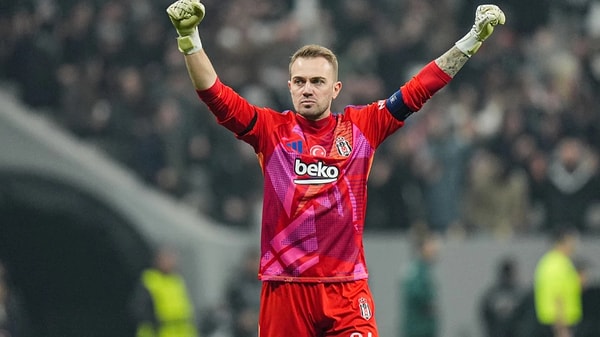 Beşiktaş'ta kaleci Mert Günok'a eleştiriler var.