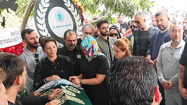 Arabesk müziğin güçlü seslerinden Güllü’nün ölümü hala gizemini koruyor.