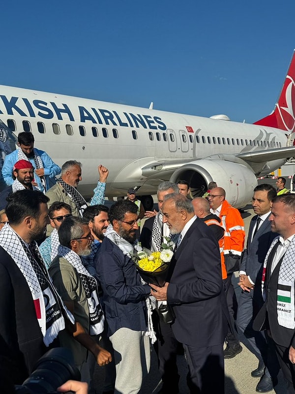 Küresel Sumud Filosu’nda bulunan Türk vatandaşları dün İstanbul’a getirilmiş ve törenle karşılanmıştı.
