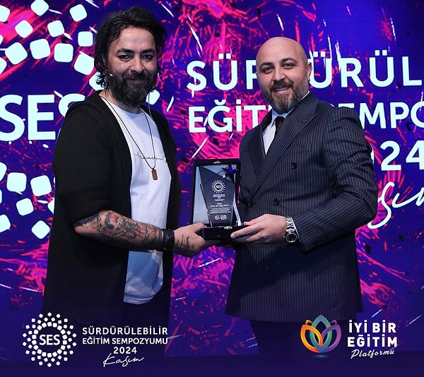 7. "Fantastik Bir Unsur Dil" kavramı üzerinden, dilin hayal gücünü ve gerçekliği nasıl dönüştürdüğünü nasıl yorumluyorsunuz?